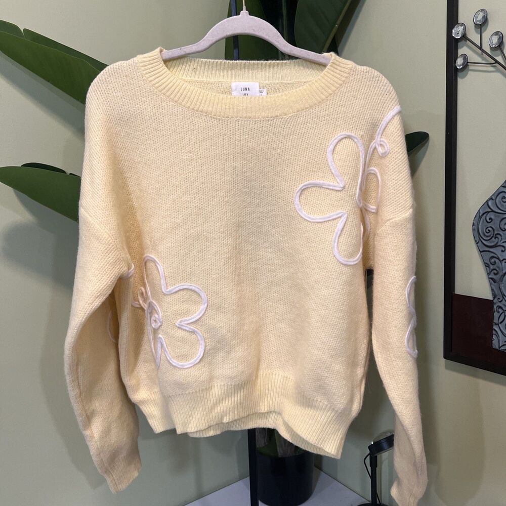NWT Anthropologie Luna Ivy Soft Yellow Floral Appliqué Crewneck Sweater Size L